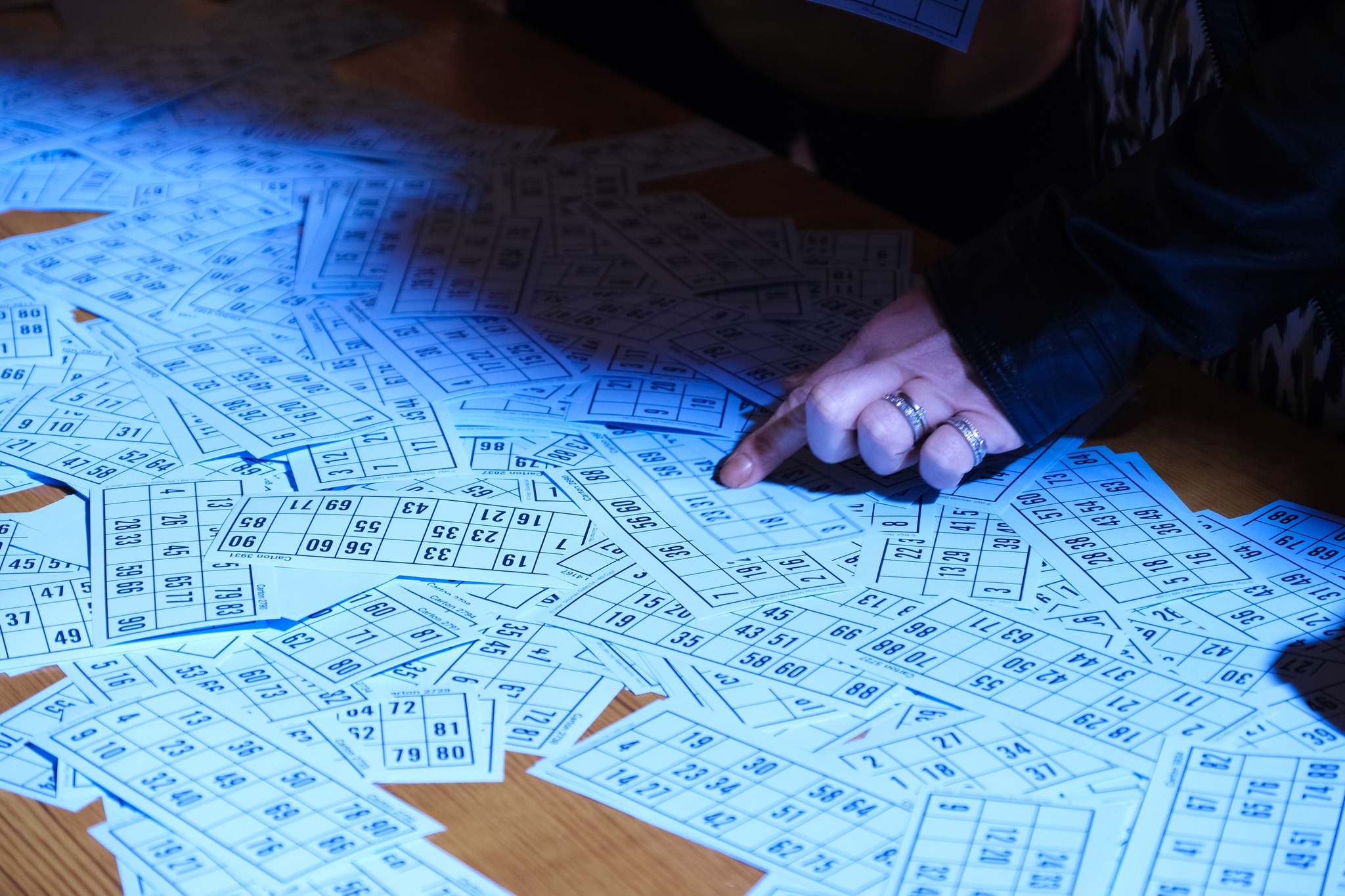 L'ambiance du Méga Loto : les cartons sur la table